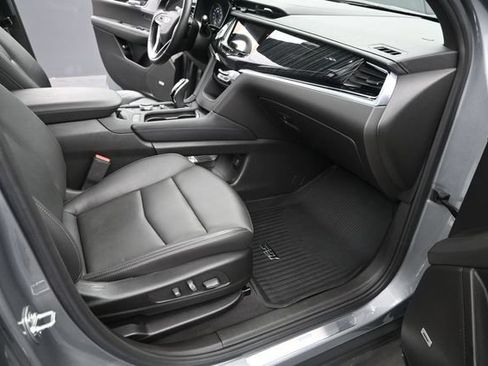 Certified 2025 Cadillac XT6 Premium Luxury w/ Technology Package AWD/4WD image 23