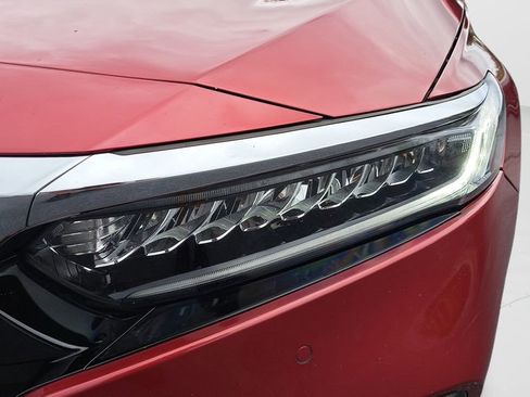 Used 2018 Honda Accord Touring image 9