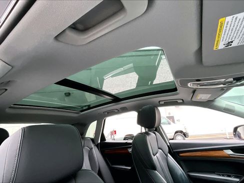 Used 2021 Audi Q5 Prestige w/ Prestige Package image 14