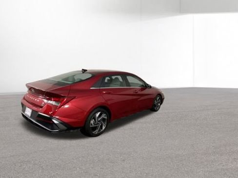 Used 2024 Hyundai Elantra SEL w/ Convenience Package image 9