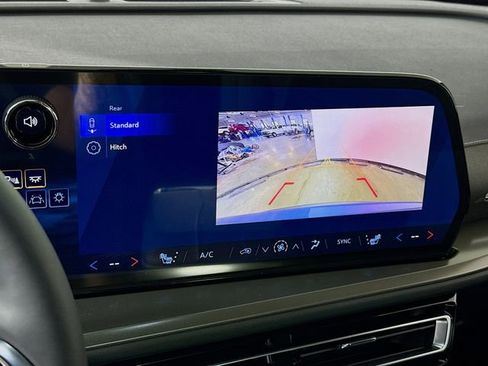 New 2026 Chevrolet Traverse LT image 14