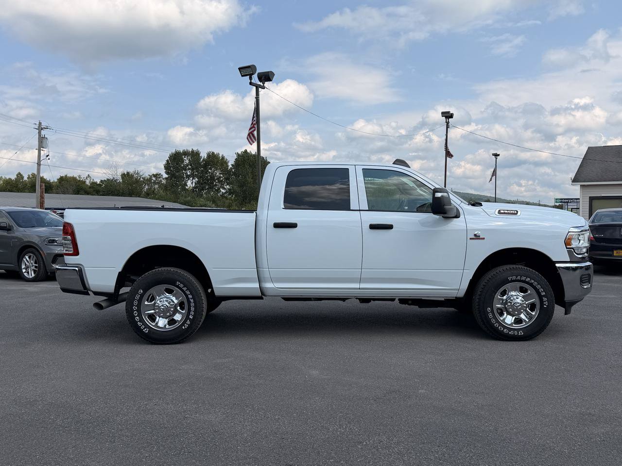 Used 2024 RAM 3500 Tradesman w/ Chrome Appearance Group AWD/4WD image 4