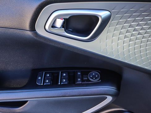 Used 2022 Kia Soul LX image 32