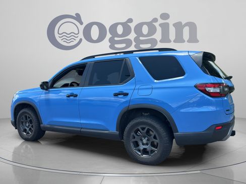 Certified 2024 Honda Pilot TrailSport image 3