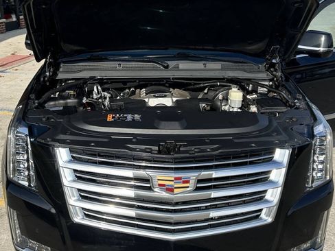 Used 2020 Cadillac Escalade ESV Platinum image 46