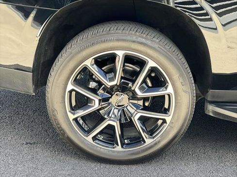 Used 2025 Chevrolet Suburban RST w/ Comfort Package AWD/4WD image 8