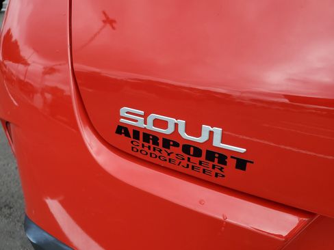 Used 2025 Kia Soul LX w/ LX Technology Package image 5