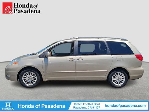 Used 2009 Toyota Sienna XLE w/ Towing Prep Pkg FWD image 2