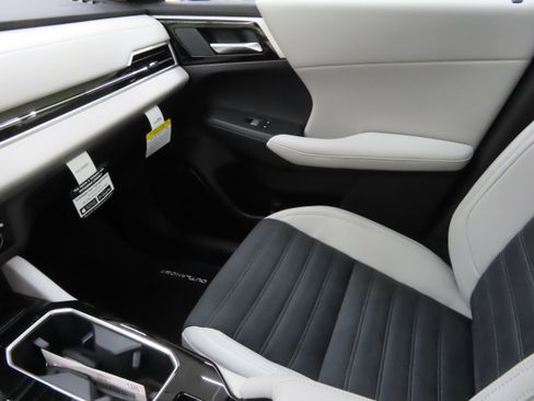 New 2025 Mitsubishi Outlander SE image 19