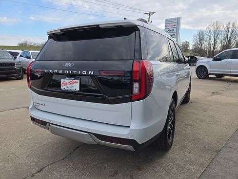 Used 2025 Ford Expedition Platinum AWD/4WD image 11
