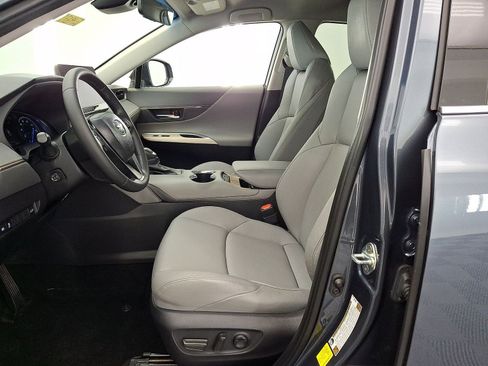 Certified 2023 Toyota Venza XLE AWD/4WD image 3