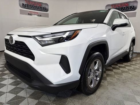Used 2022 Toyota RAV4 XLE FWD image 7