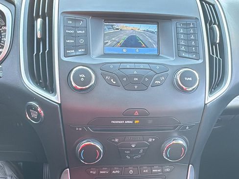 Used 2015 Ford Edge SEL image 16