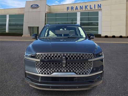 New 2025 Lincoln Navigator L Reserve image 2
