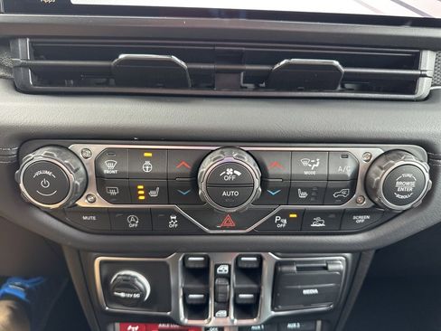 New 2026 Jeep Gladiator Mojave image 4