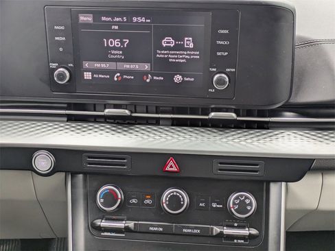 Used 2024 Kia Carnival LX image 20