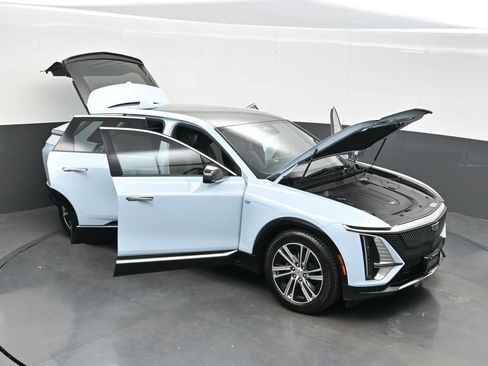 Certified 2024 Cadillac Lyriq Luxury AWD/4WD image 37