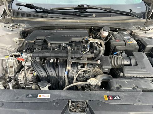 Used 2022 Hyundai Elantra SEL image 21