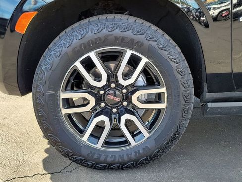 Used 2023 GMC Yukon XL AT4 image 34