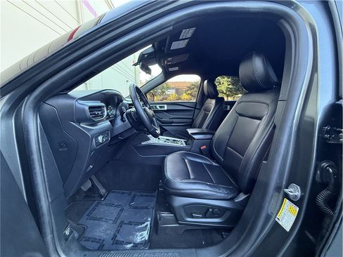 Used 2020 Ford Explorer XLT w/ Equipment Group 202A AWD/4WD image 11