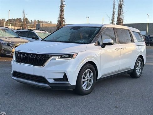 Used 2024 Kia Carnival LX image 4