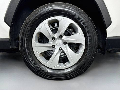 Used 2022 Toyota RAV4 LE AWD/4WD image 37