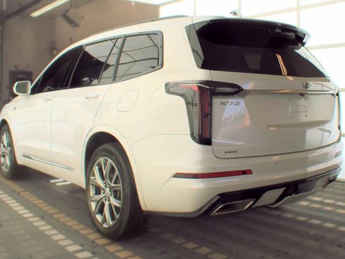 Used 2020 Cadillac XT6 Sport w/ Platinum Package AWD/4WD image 5
