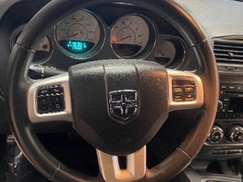 Used 2014 Dodge Challenger SXT image 16