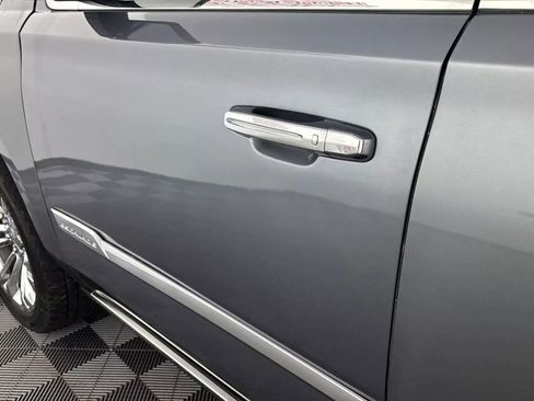 Used 2020 Cadillac Escalade Premium Luxury w/ LPO, Radiant Package AWD/4WD image 31