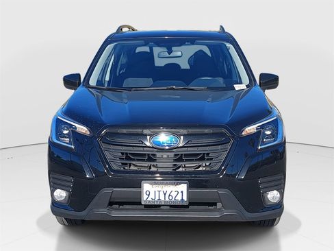 Used 2023 Subaru Forester Premium image 2