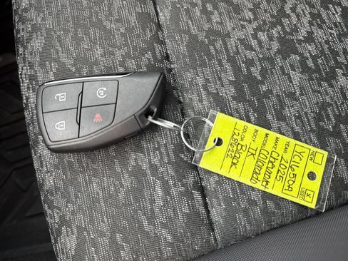 Used 2025 Chevrolet Colorado Z71 w/ Midnight Edition image 24