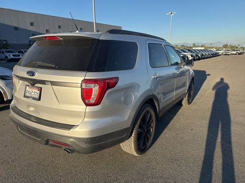 Used 2019 Ford Explorer XLT w/ Equipment Group 202A image 6