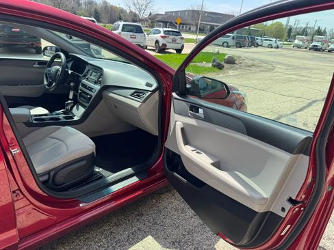 Used 2015 Hyundai Sonata SE FWD image 11