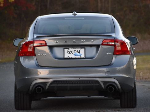 Used 2016 Volvo S60 T5 R-Design image 6