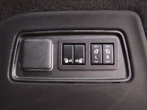 Used 2024 Cadillac Escalade Sport Platinum w/ Heavy-Duty Trailer Package AWD/4WD image 27