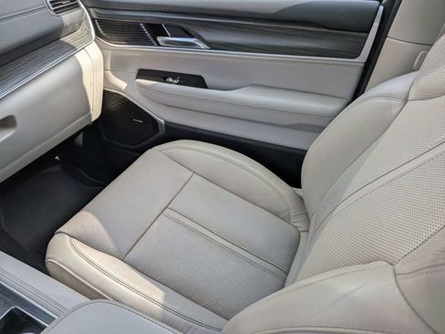 Used 2023 Jeep Wagoneer L Series II w/ Convenience Group I image 16