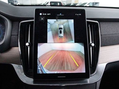 Certified 2025 Volvo XC90 B6 Plus image 16