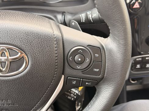 Used 2018 Toyota Corolla SE w/ Carpet Mat Package (TMS) FWD image 23