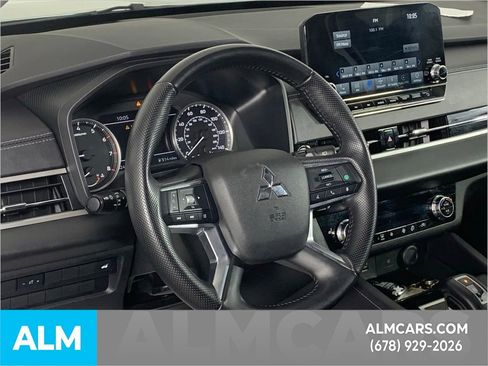 Used 2024 Mitsubishi Outlander SE image 8