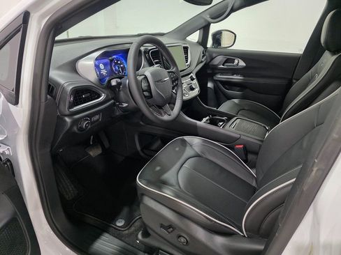 New 2026 Chrysler Pacifica Limited w/ S Appearance Package image 17