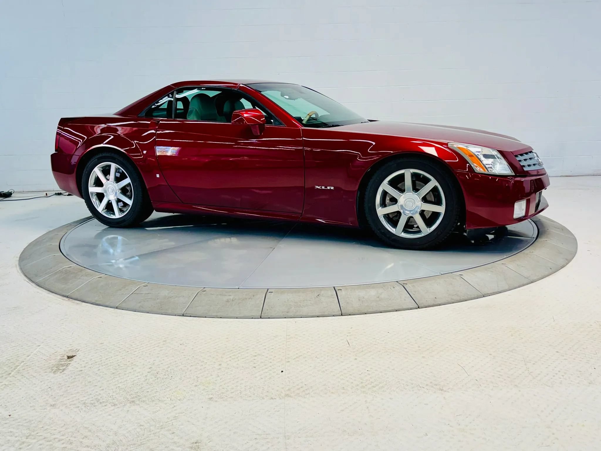 Used 2006 Cadillac XLR RWD image 23