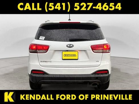 Used 2017 Kia Sorento AWD image 4