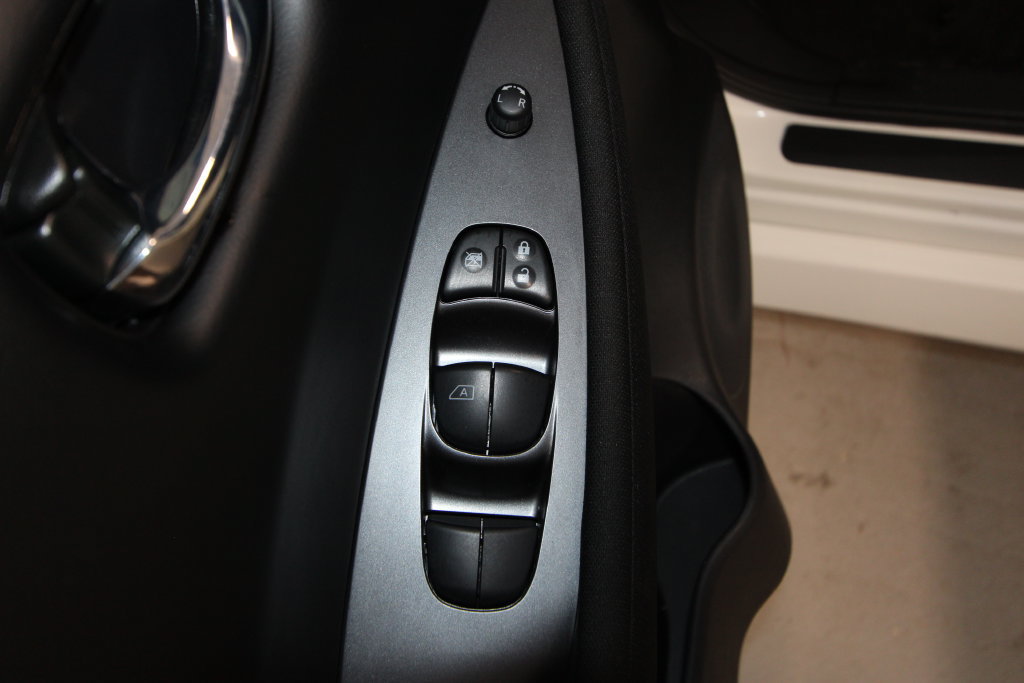 Used 2025 Nissan Leaf S FWD image 6