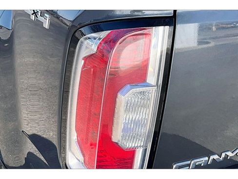 Used 2016 GMC Canyon SLT image 33