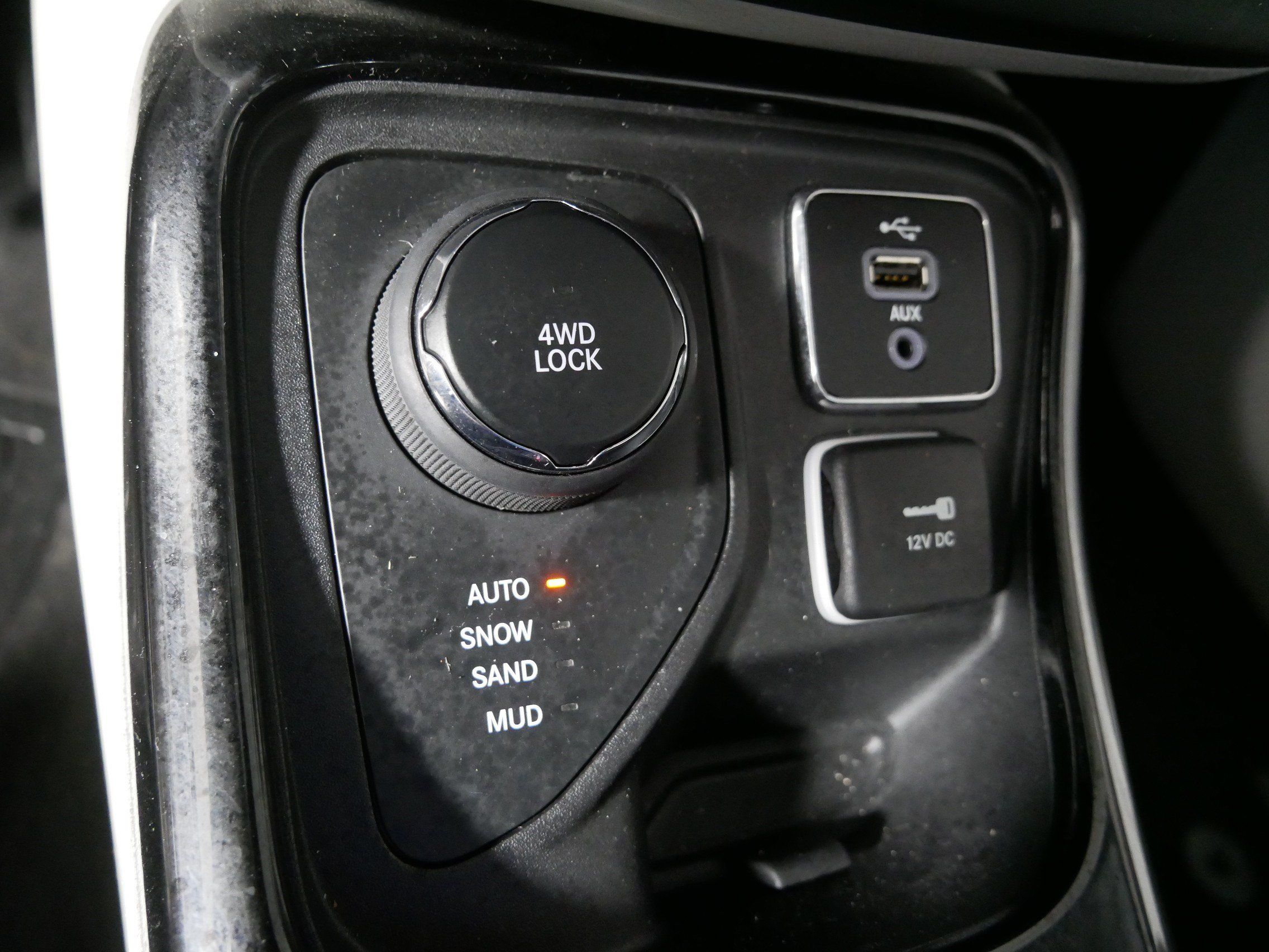 Used 2017 Jeep Compass Limited w/ Navigation Group AWD/4WD image 29