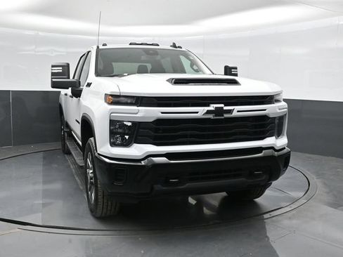 Used 2024 Chevrolet Silverado 2500 Custom w/ Custom Value Package AWD/4WD image 6