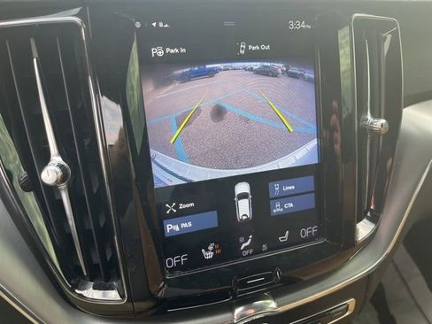 Used 2019 Volvo XC60 T5 Momentum w/ Multimedia Package image 20