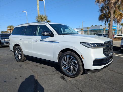 New 2026 Lincoln Navigator Reserve AWD/4WD image 2