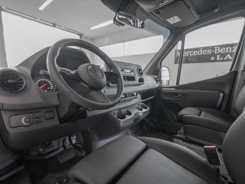 Used 2025 Mercedes-Benz Sprinter 2500 image 6
