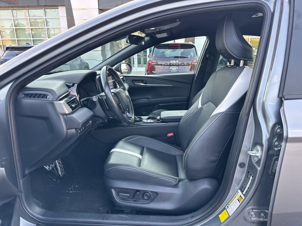 Used 2025 Toyota Camry SE FWD image 12
